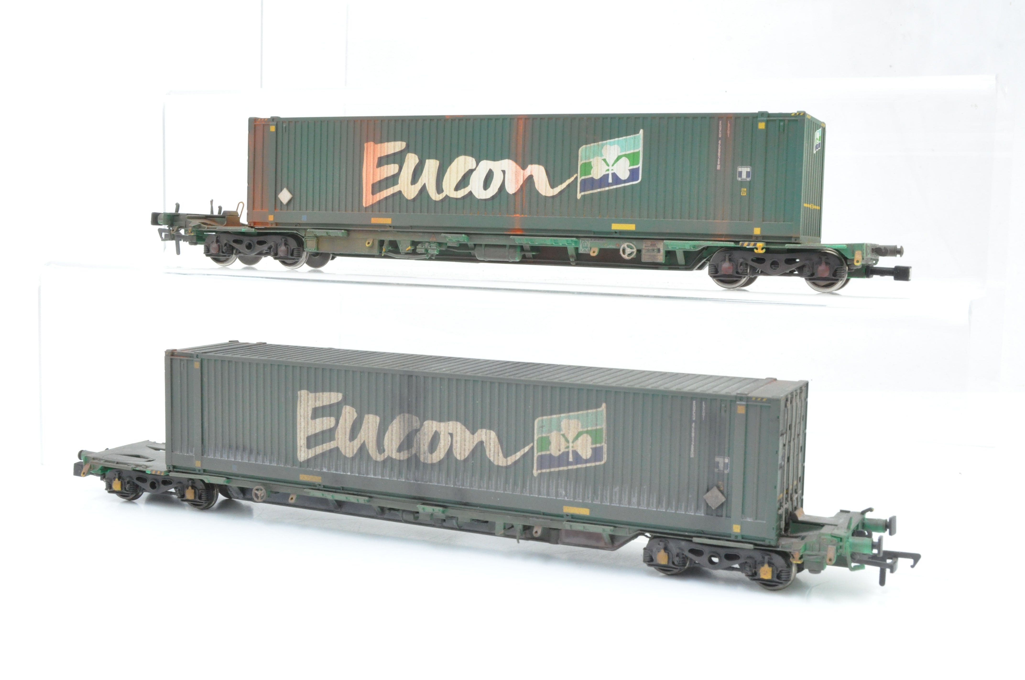 2 wagons intermodal & container 1/76 OO C/W containers 45 pieds DHL 2 wagons intermodal & container 1/76 OO C/W containers 45 pieds DHL