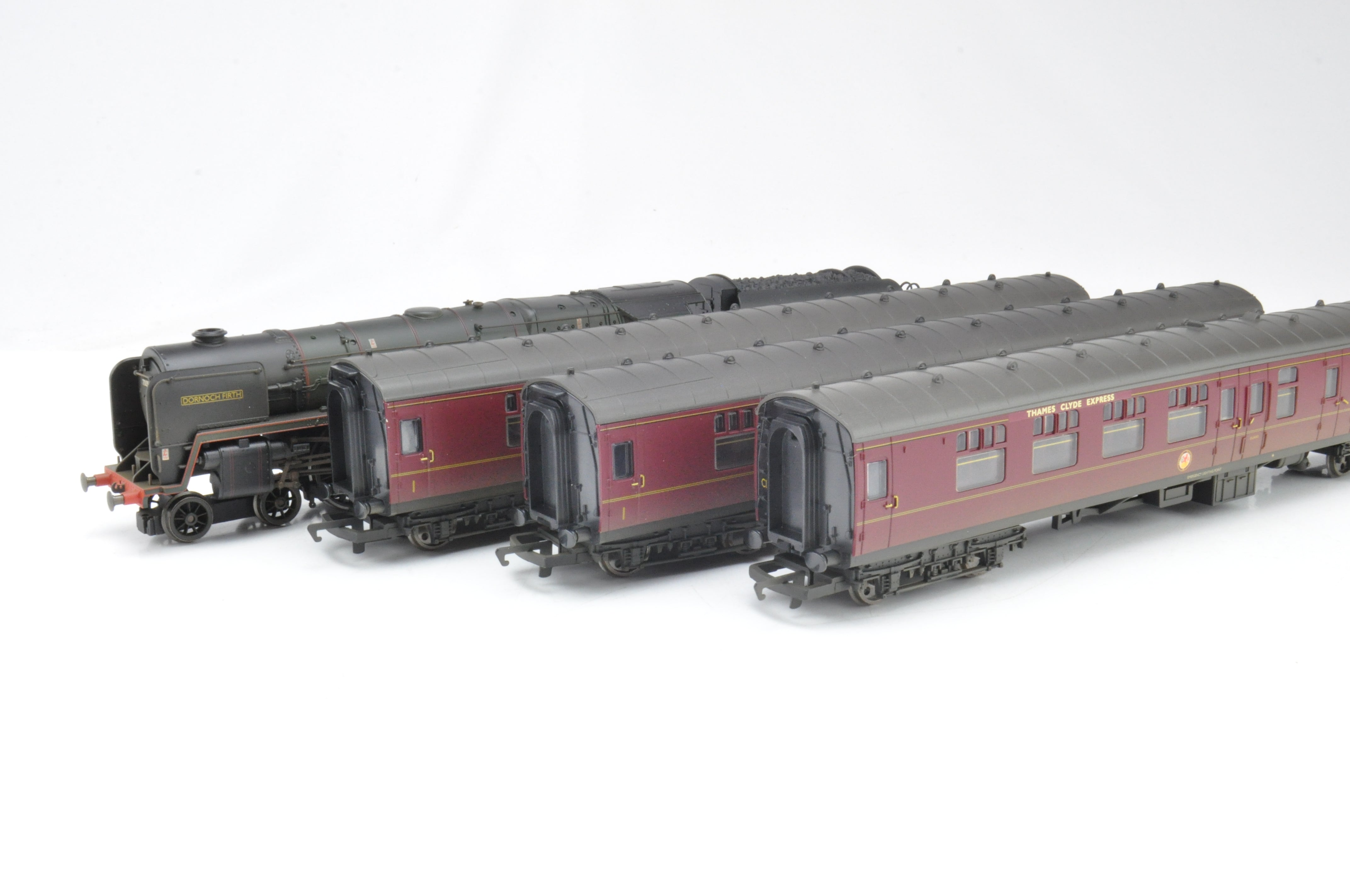 Hornby OO Gauge R2392M 'The Thames-Clyde Express' Britannia