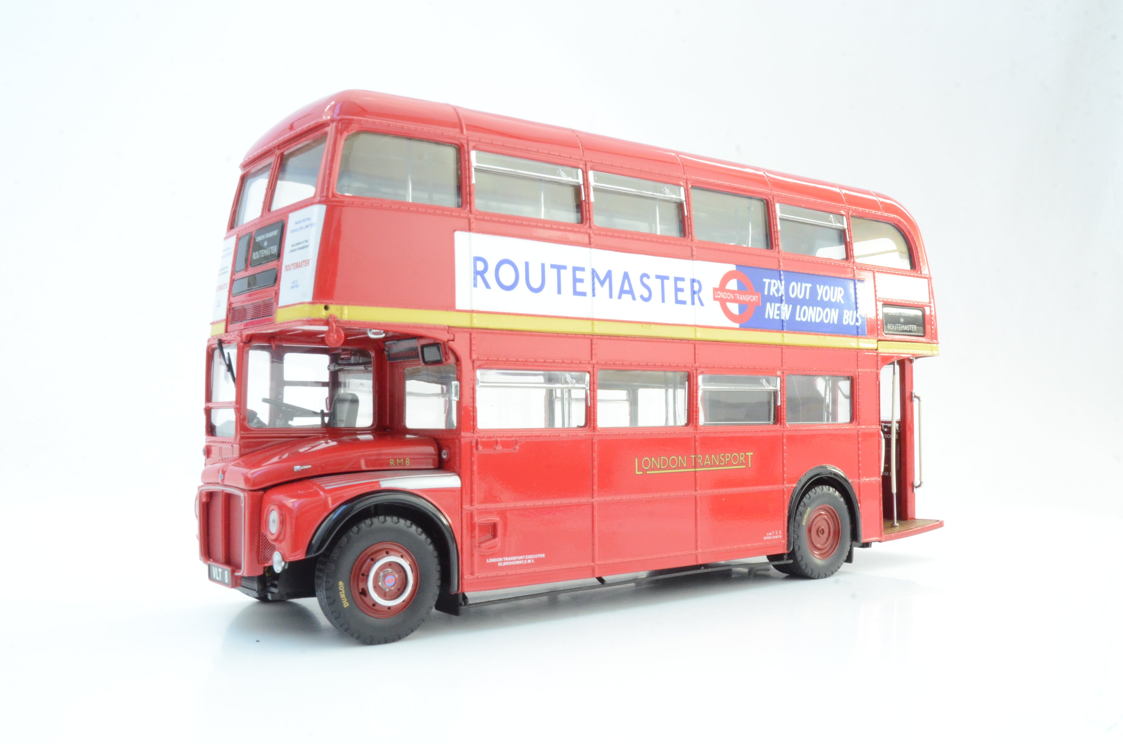 スマイルSun Star 1:24scale 2901 RM8-VLT 8 Sun Star 1:24 Scale 2901: RM8-VLT 8: The Original Routemaster, London