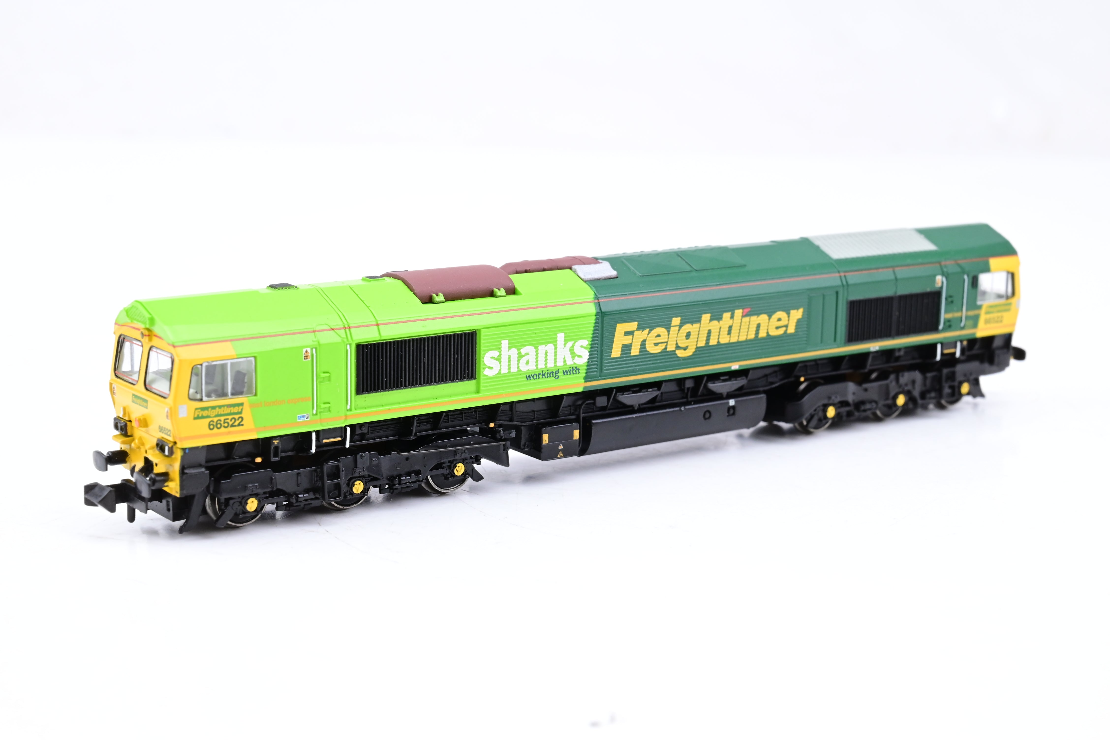 Graham Farish N Gauge 371-378 Class 66 Diesel Freightliner/Shanks Live