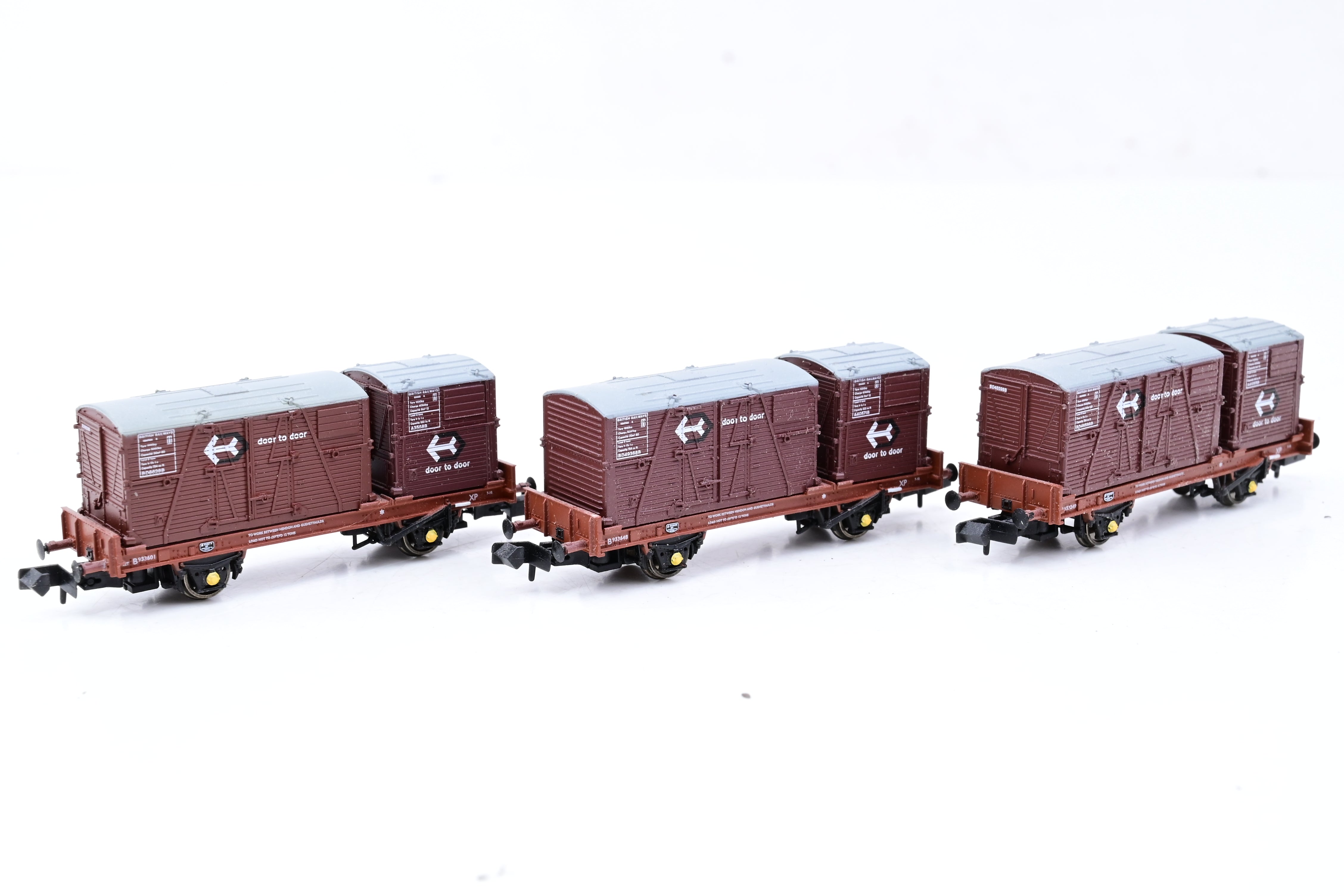 Rapido Trains N Gauge 921017 BR Conflat Triple Pack W/Containers No.B9
