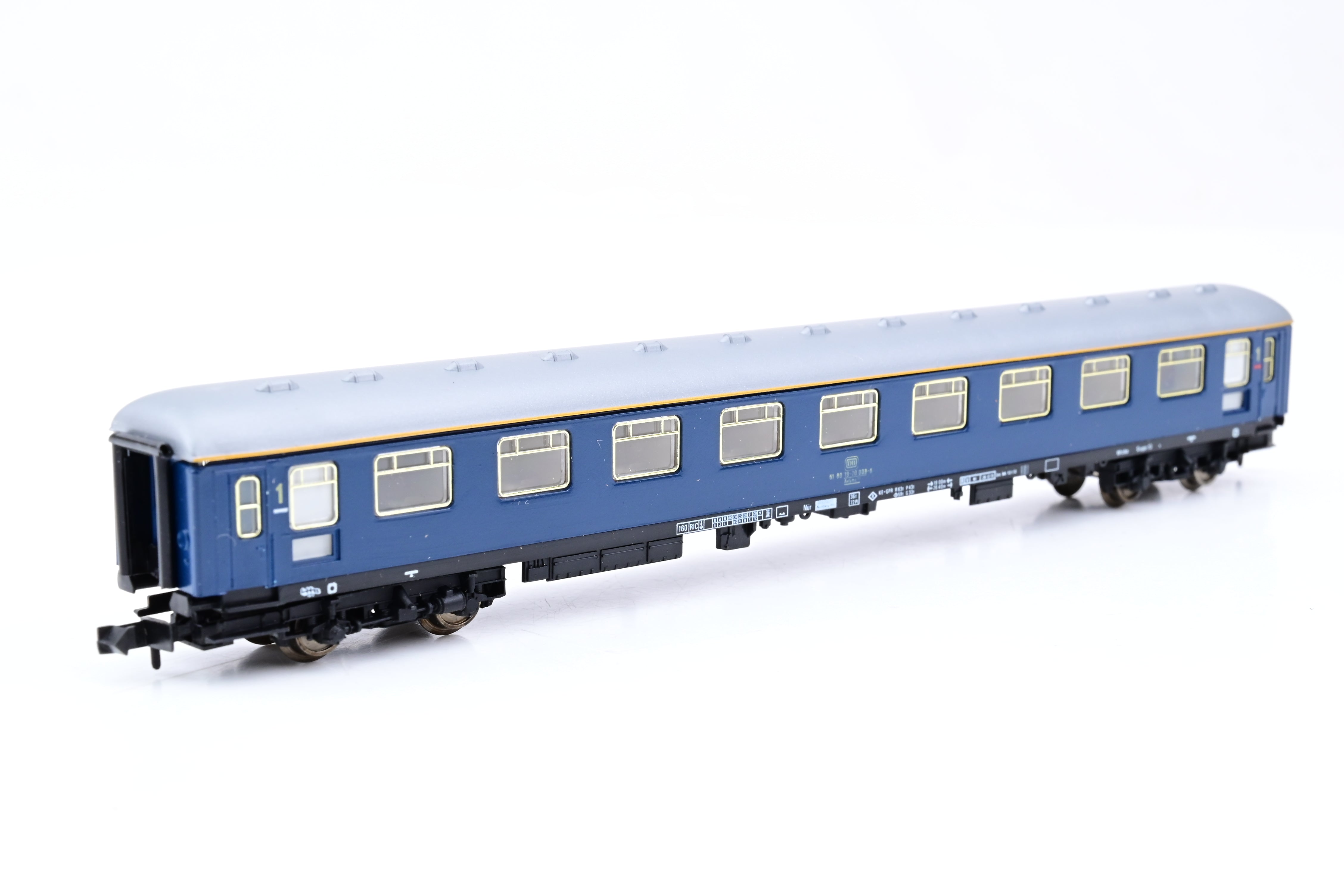 Fleischmann N Gauge 8110 DB 1st Class Passenger Coach No.51 80 19-70 0