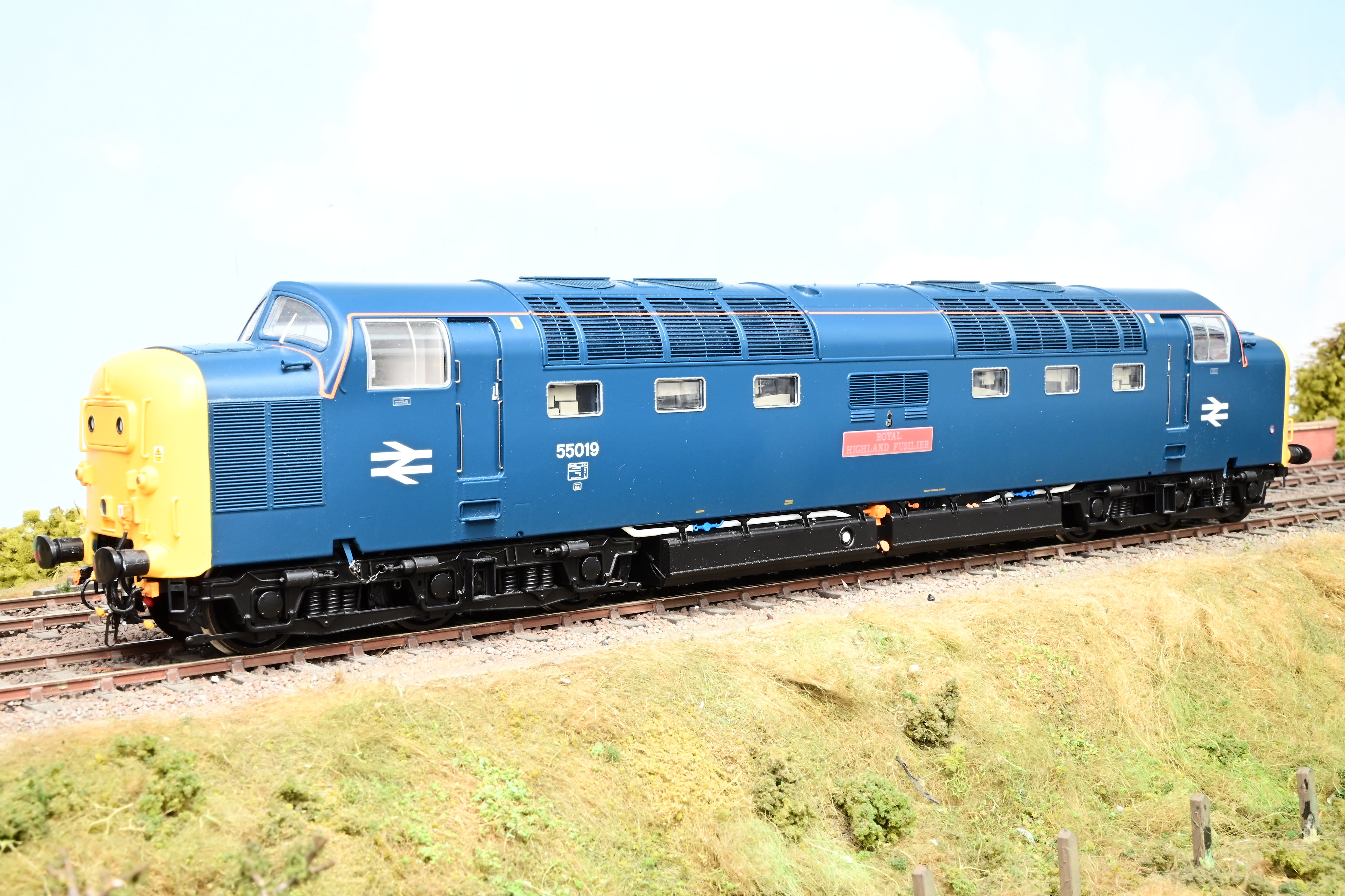 Heljan O Gauge 5531 BR Blue Class 55 Deltic No.55019 'Royal Highland F
