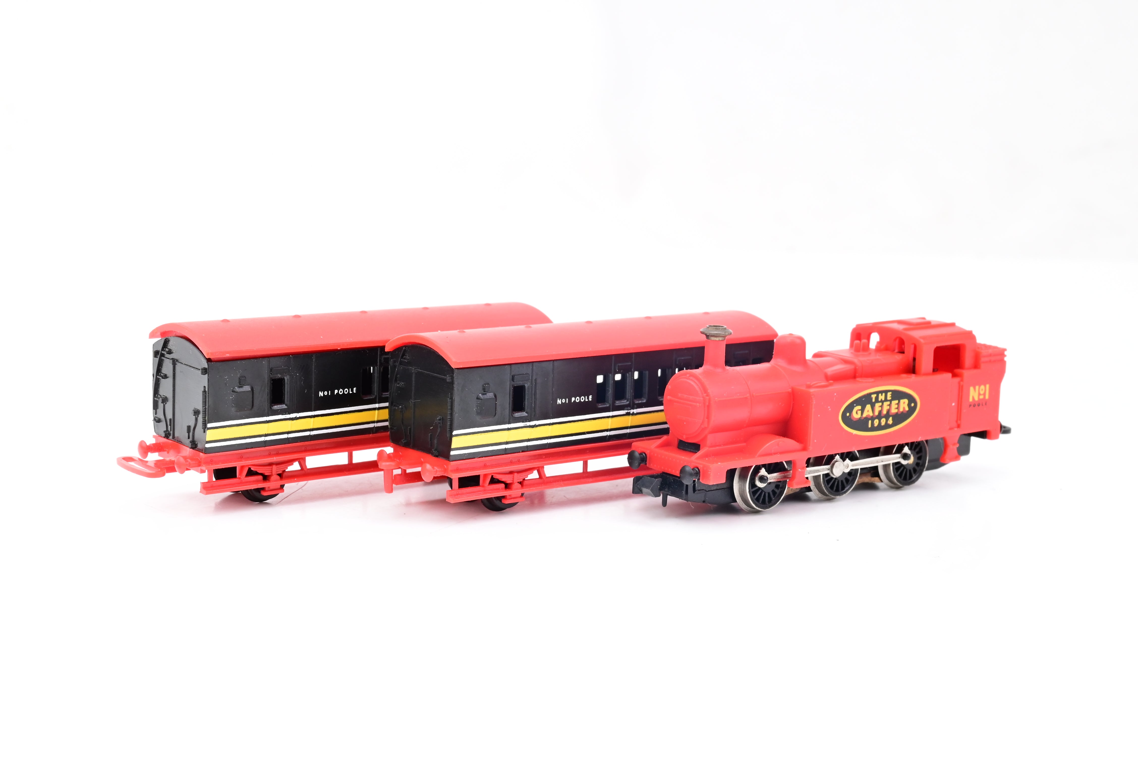 Graham Farish N Gauge The Gaffer Locomotive & 2 Coaches - Unboxed