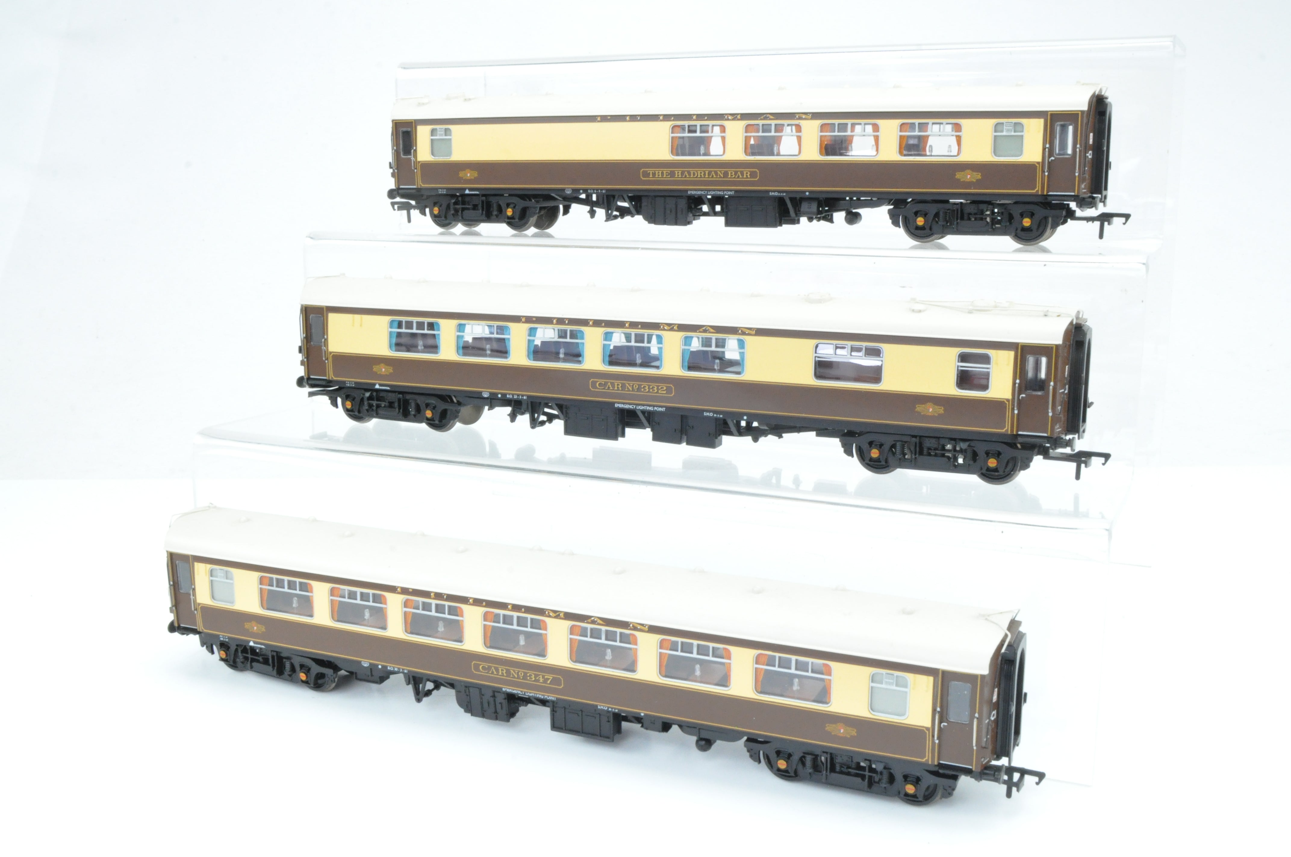 Bachmann OO Gauge Rake of 3 BR Mk1 Pullman Coaches, Car 332
