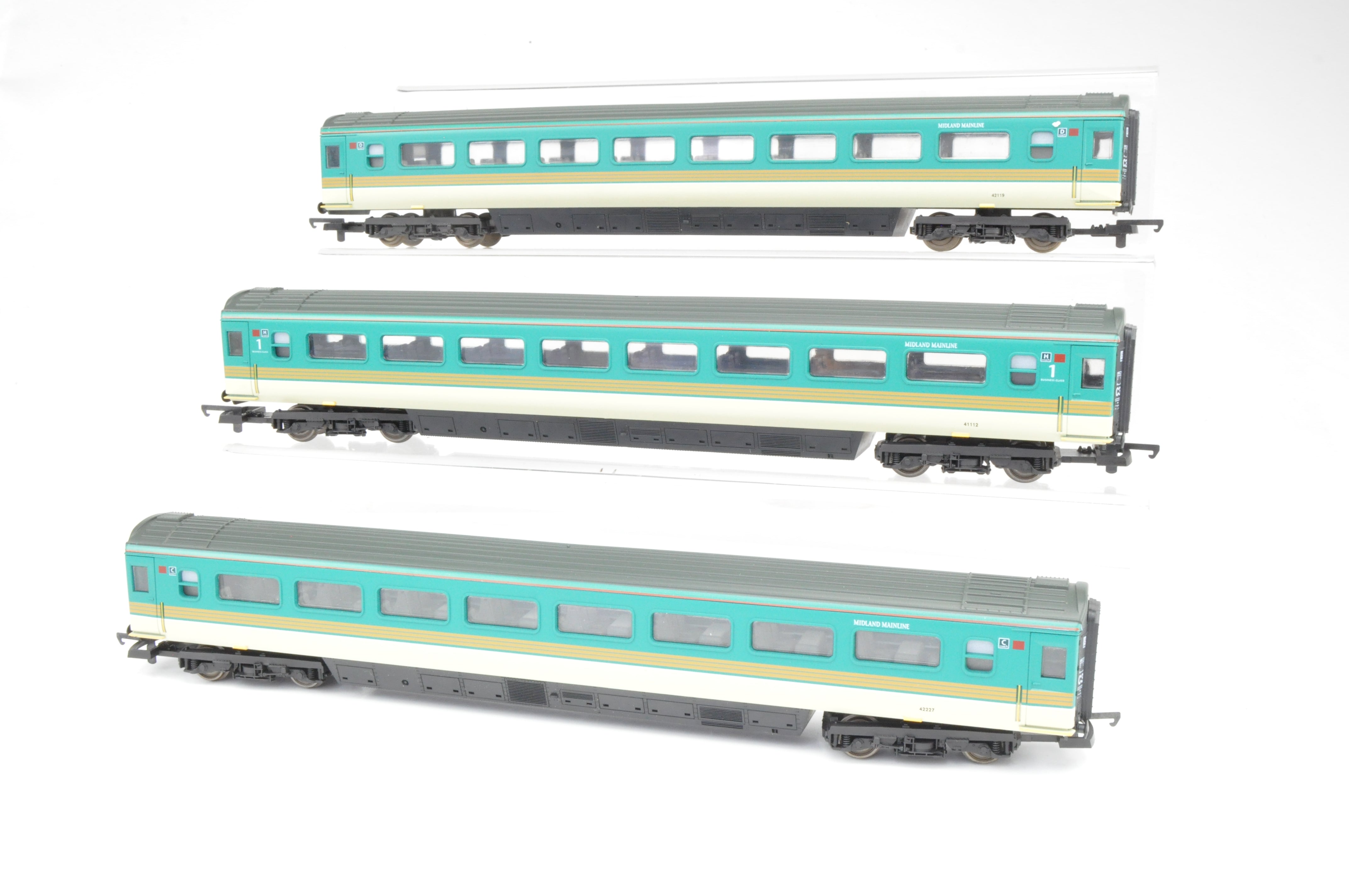 Lima OO Gauge Rake of 3 Midland Mainline Mk3 HST Second and First Clas