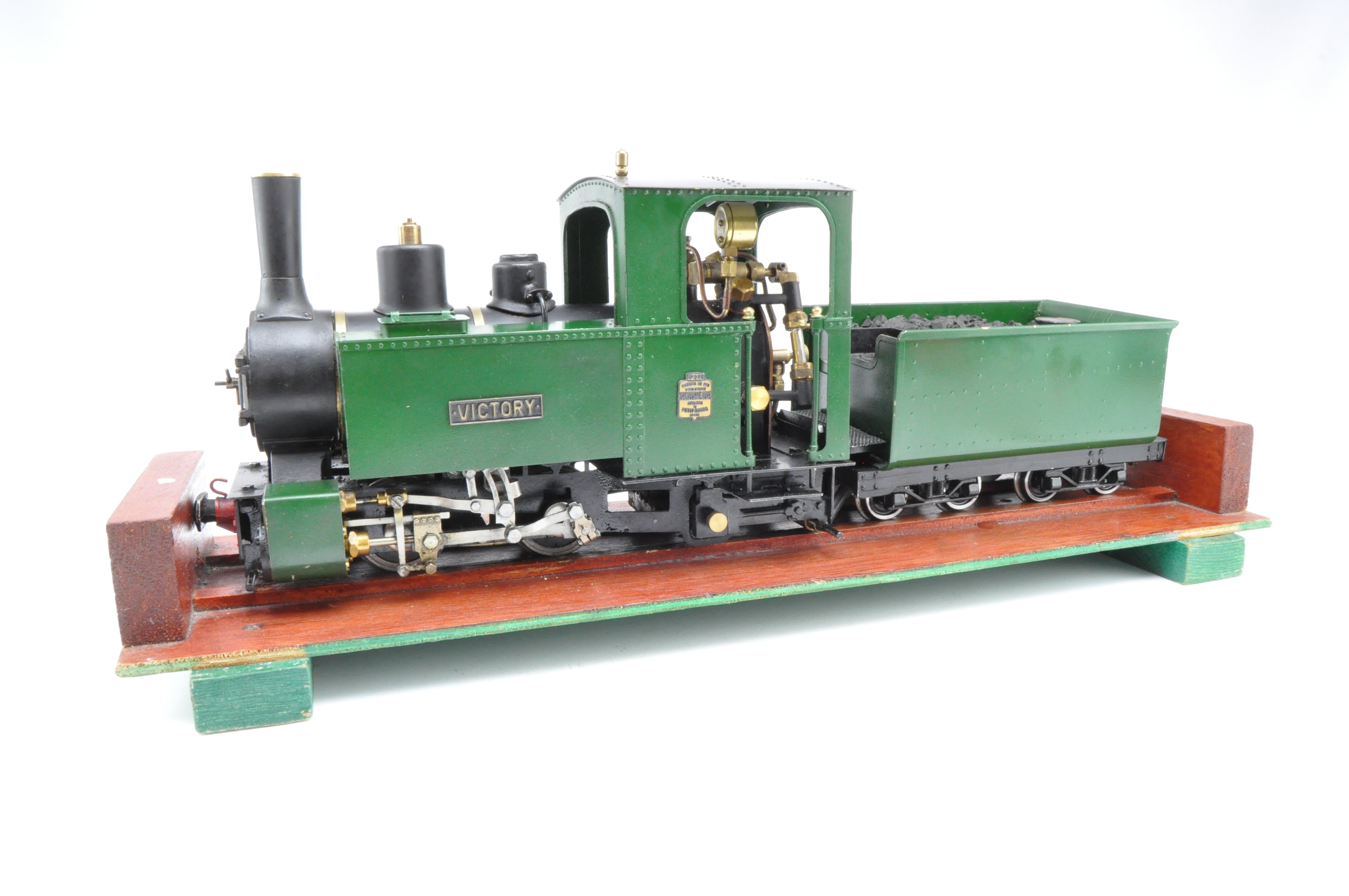 HO train car Roundhouse steam engine on sale locomotive coal tender railroad display