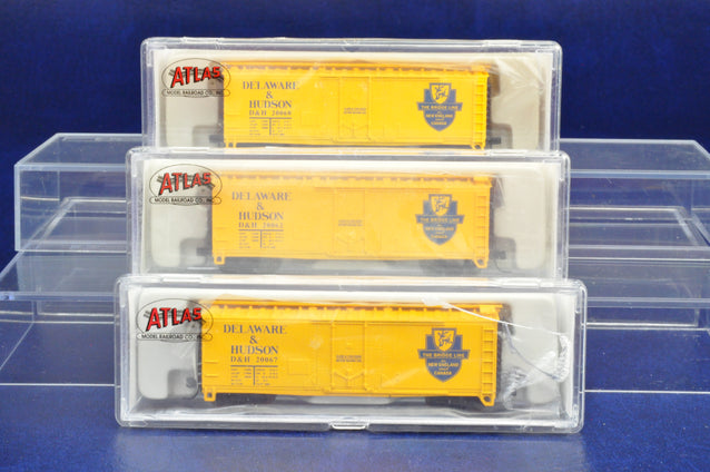 Atlas N Gauge Rake of 3 40ft Plug Door Box Cars - Delaware & Hudson