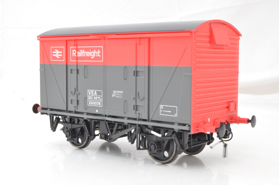 Dapol 7mm O Gauge 7F049005 VEA 12T Goods Van (Vanwide) Railfreight R
