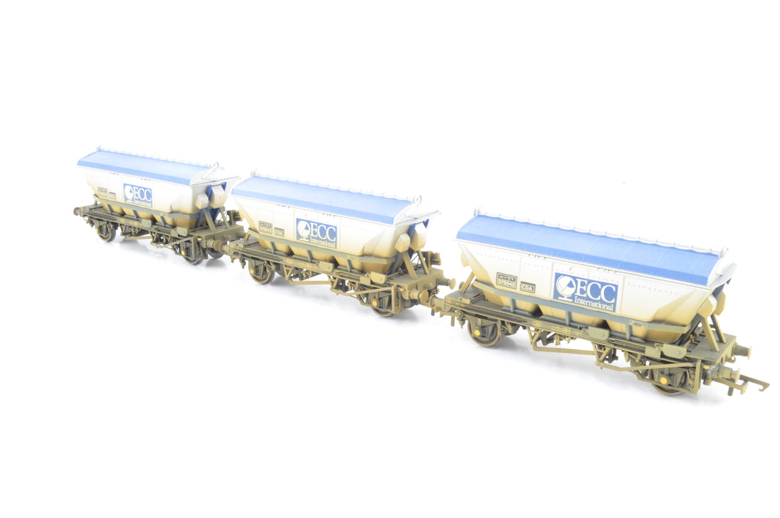 Hornby OO Gauge R6649 Rake of 3 EEC (CDA) Hopper Wagons, Weathered