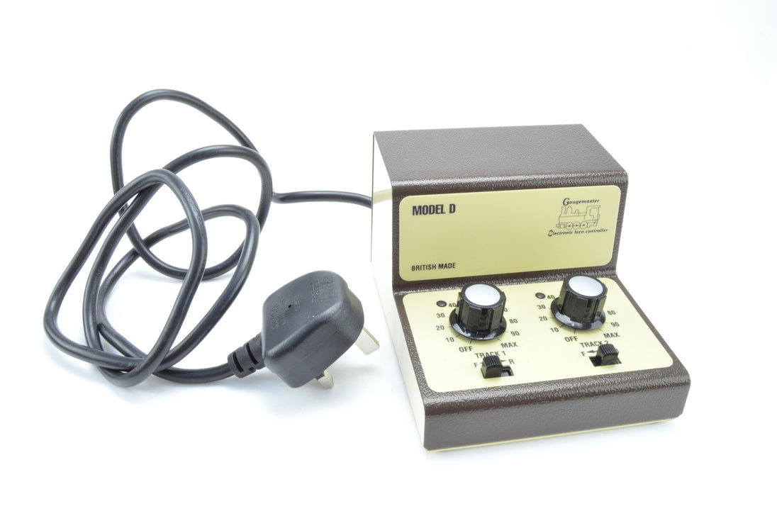 Gaugemaster Model D Twin Track Controller