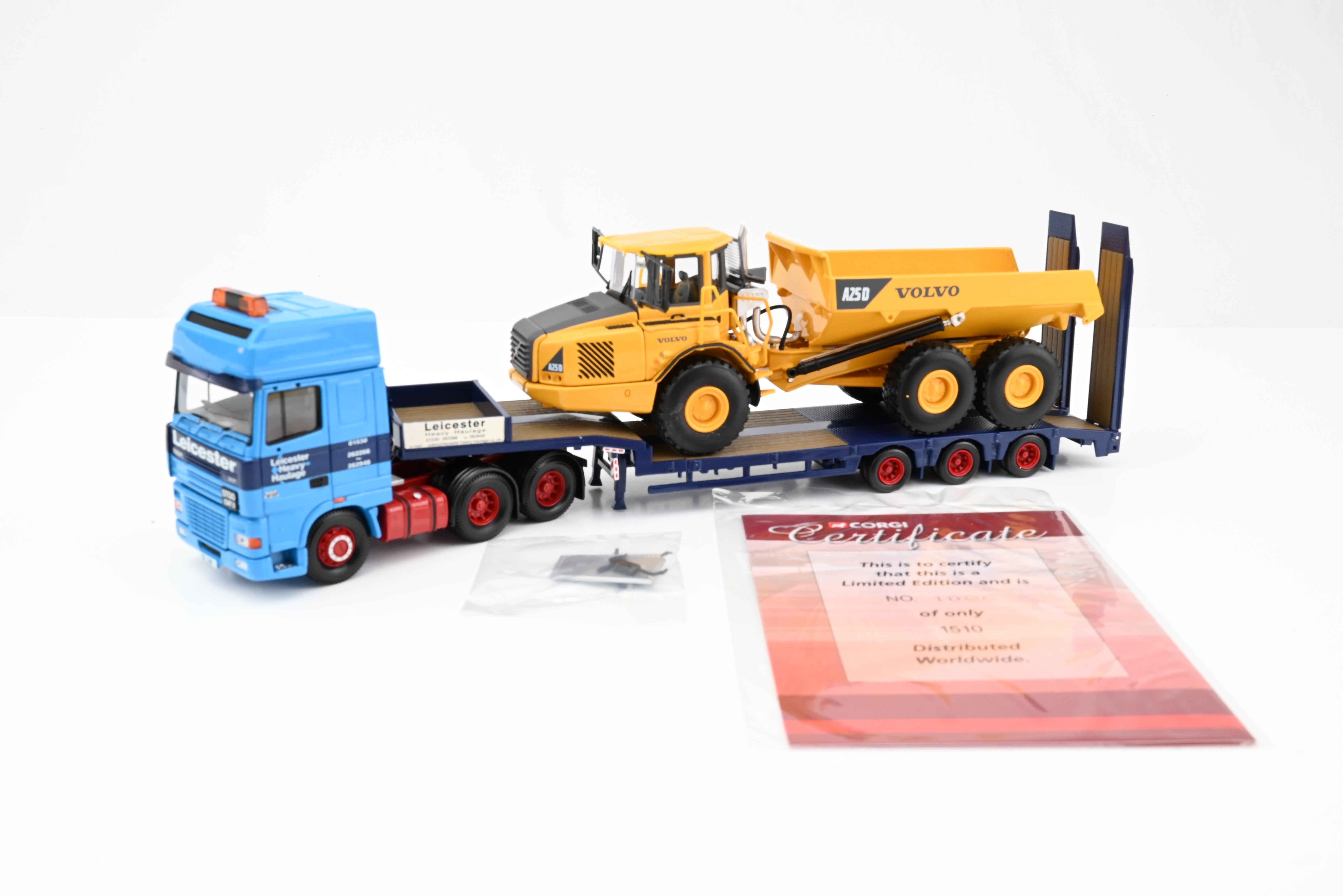 お買い得『限定版』CORGI DAF XF スーパースペースキャブ1/50 Corgi 1:50 CC13242 DAF DX Super Space CAB Nooteboom Step