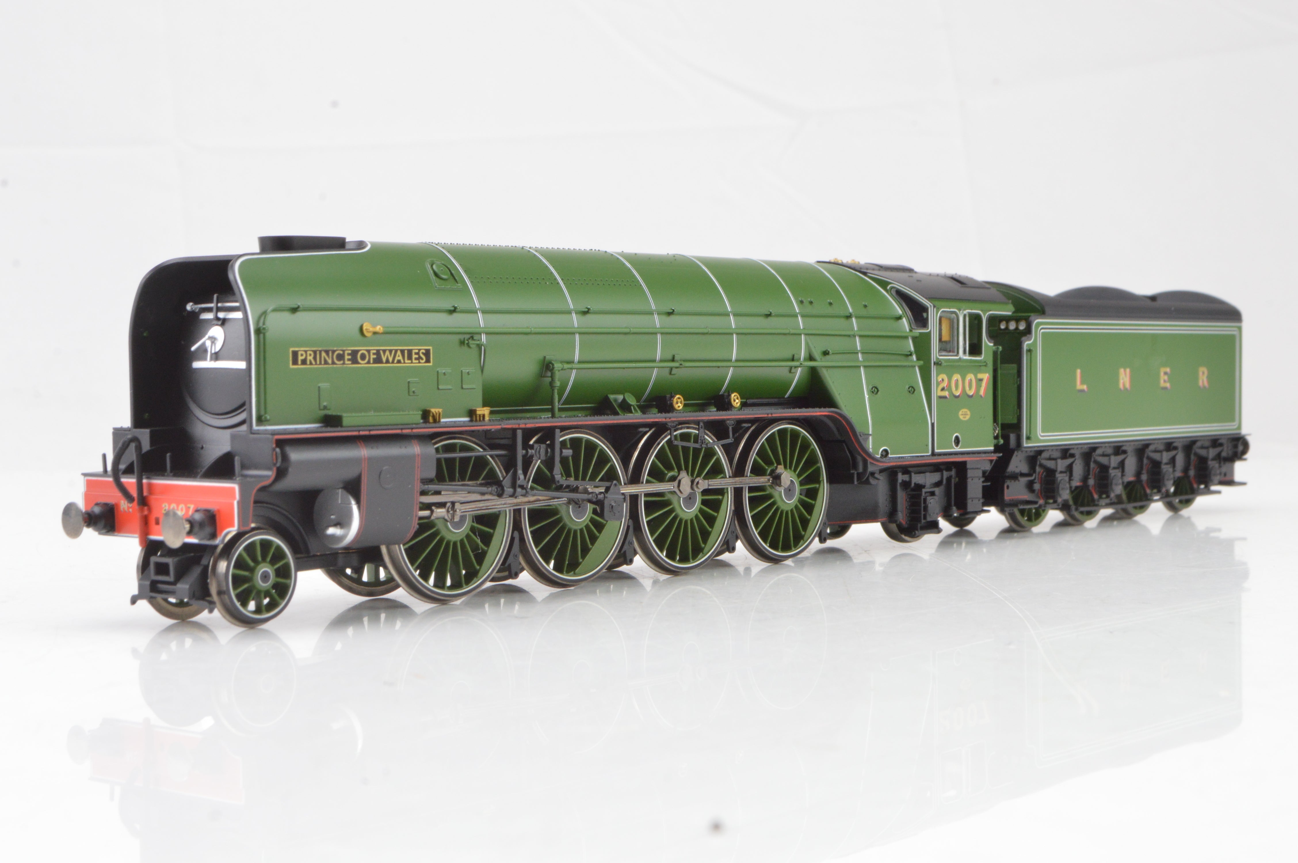 Hornby OO Gauge R3983 LNER Green 2-8-2 Class P2 No.2007 'Prince of Wal