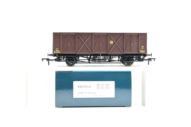 OO Gauge WILLS SS22 Lamp Huts with Oil Drums - Plastic Kit | UK OO Gauge WILLS SS22 Lamp Huts with Oil Drums - Plastic Kit | UK