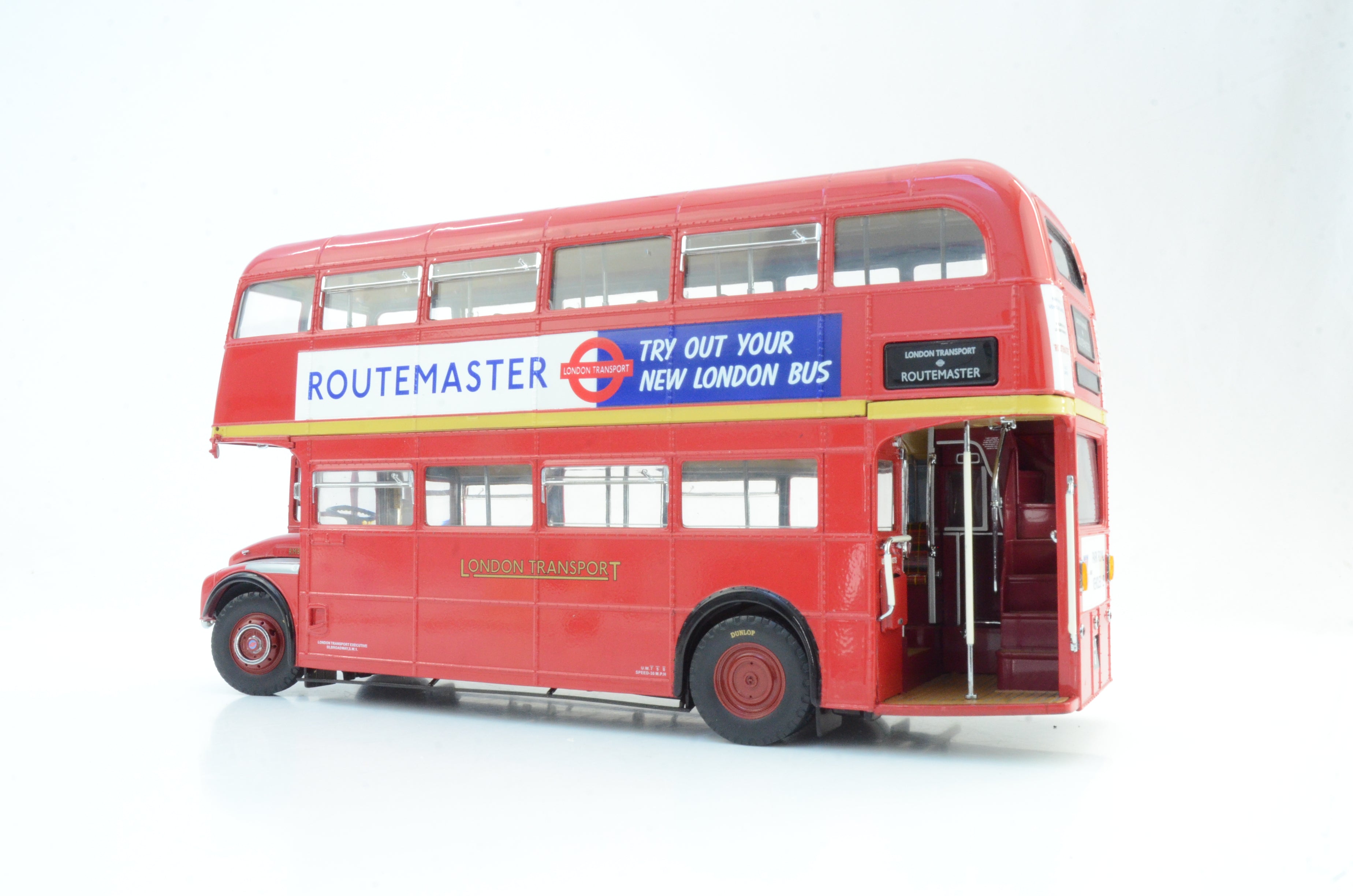 Sun Star 1:24 Scale 2901: RM8-VLT 8: The Original Routemaster, London