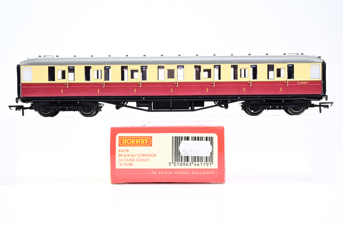Hornby OO Gauge R4179 BR 61ft 6in Corridor 1st Class Coach No.E11018E