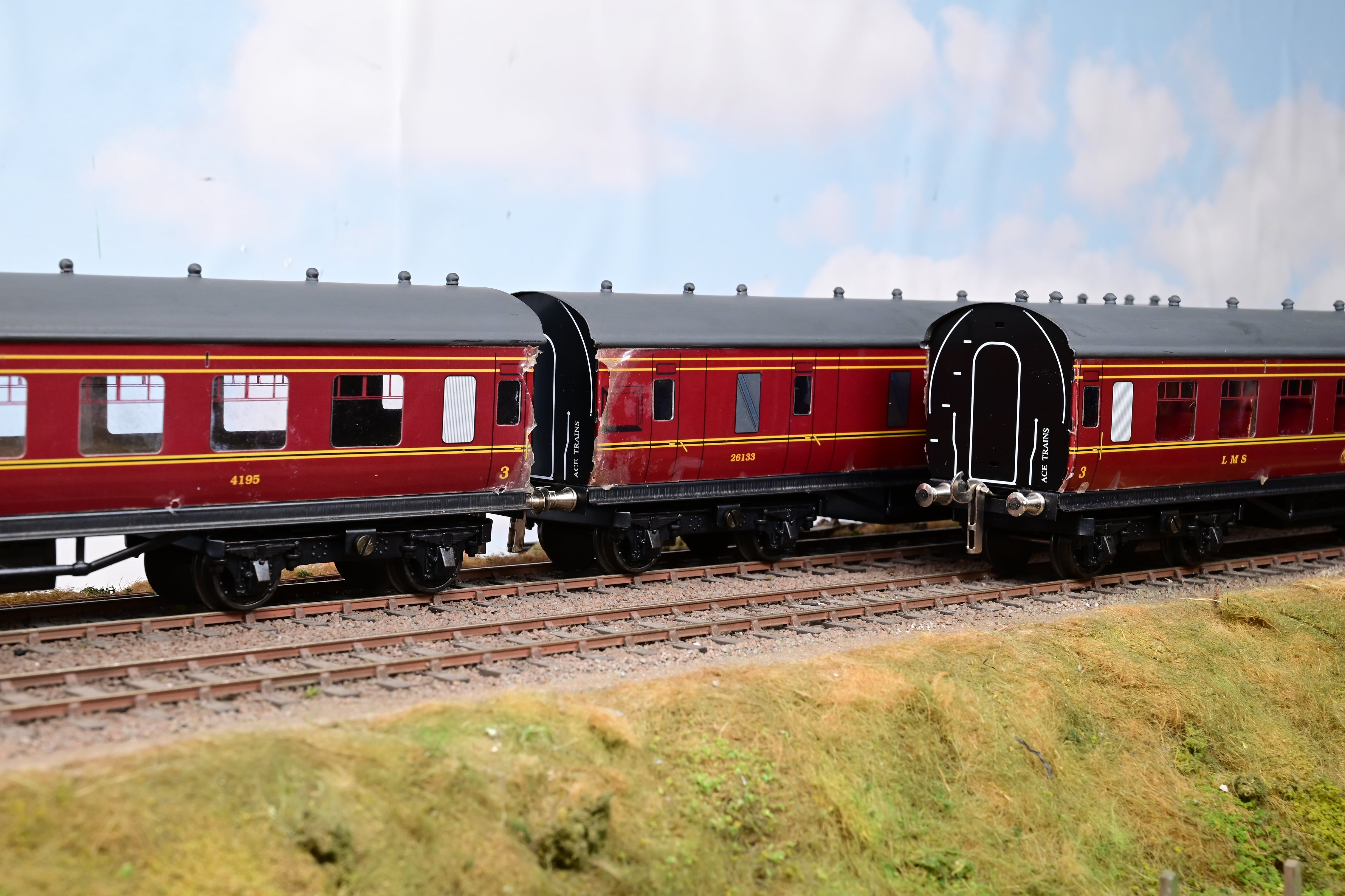 Train Rake Ace Trains Coarse Scale O Gauge Rake of 3 LMS Maroon Coaches