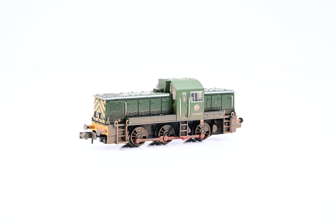 Graham Farish N Gauge 372-951 BR Green w/ Wasp Stripes Class 14 No.D95