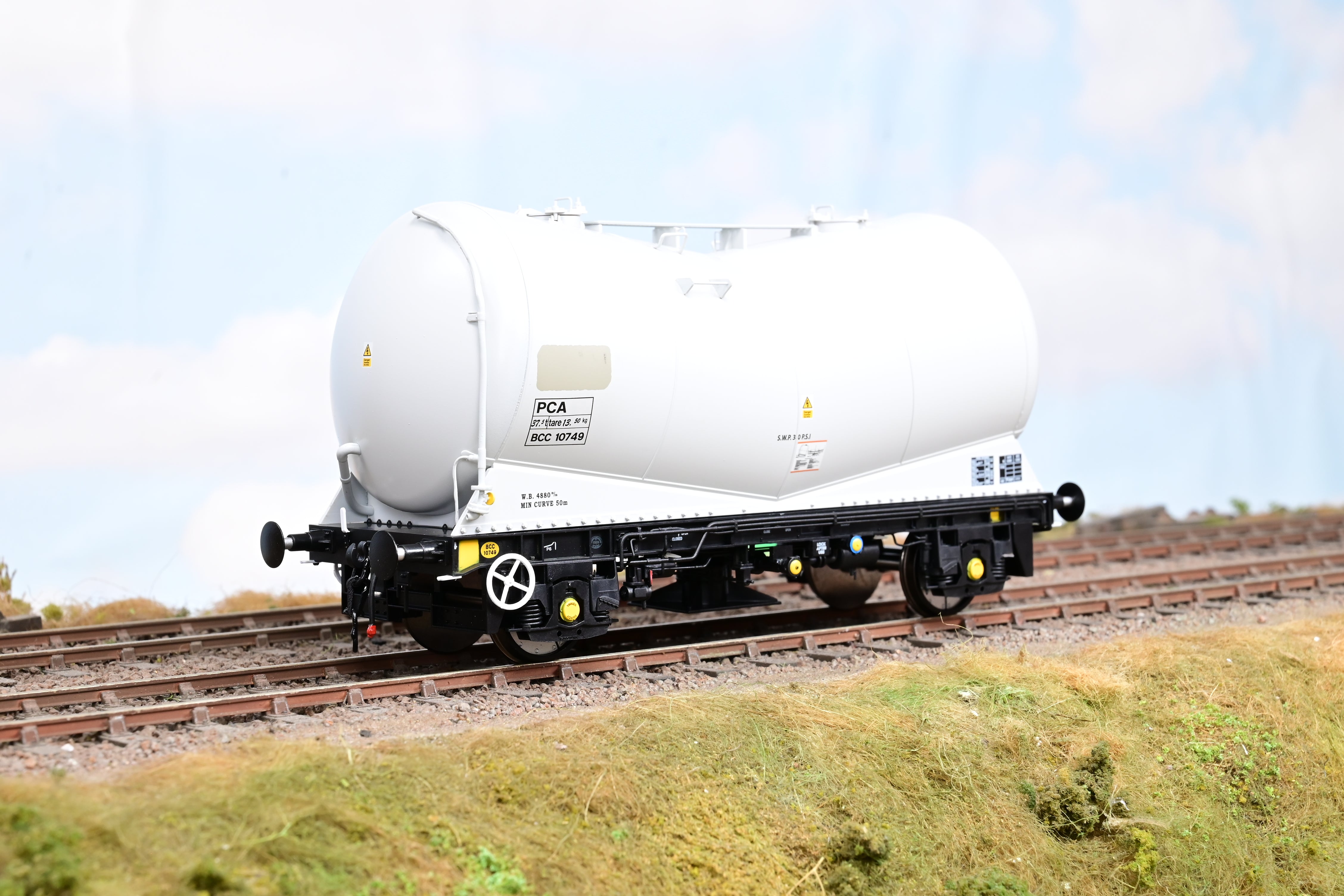 Heljan 7mm O Gauge 1067 BR Grey PCA BCC Cement Tank Wagon No.10749 - B
