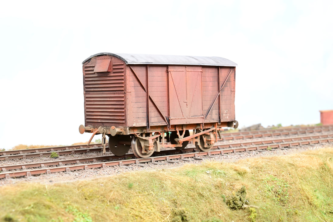Slater's 7mm O Gauge BR Bauxite 12T Standard Van No.477725 - Weathered
