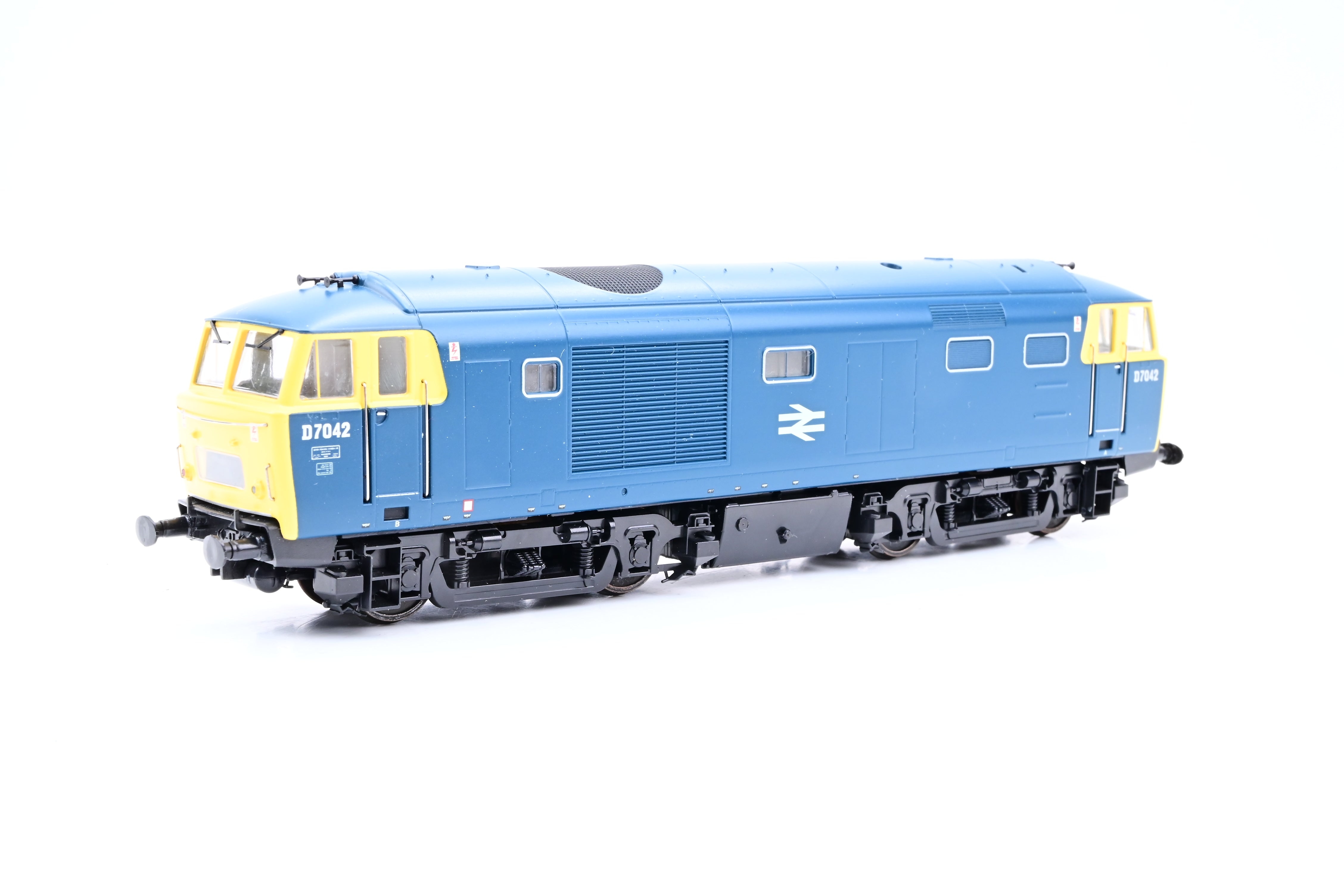 Heljan OO Gauge 3503 BR Blue w/ Yellow Ends Class 35 Hymek No.D7042
