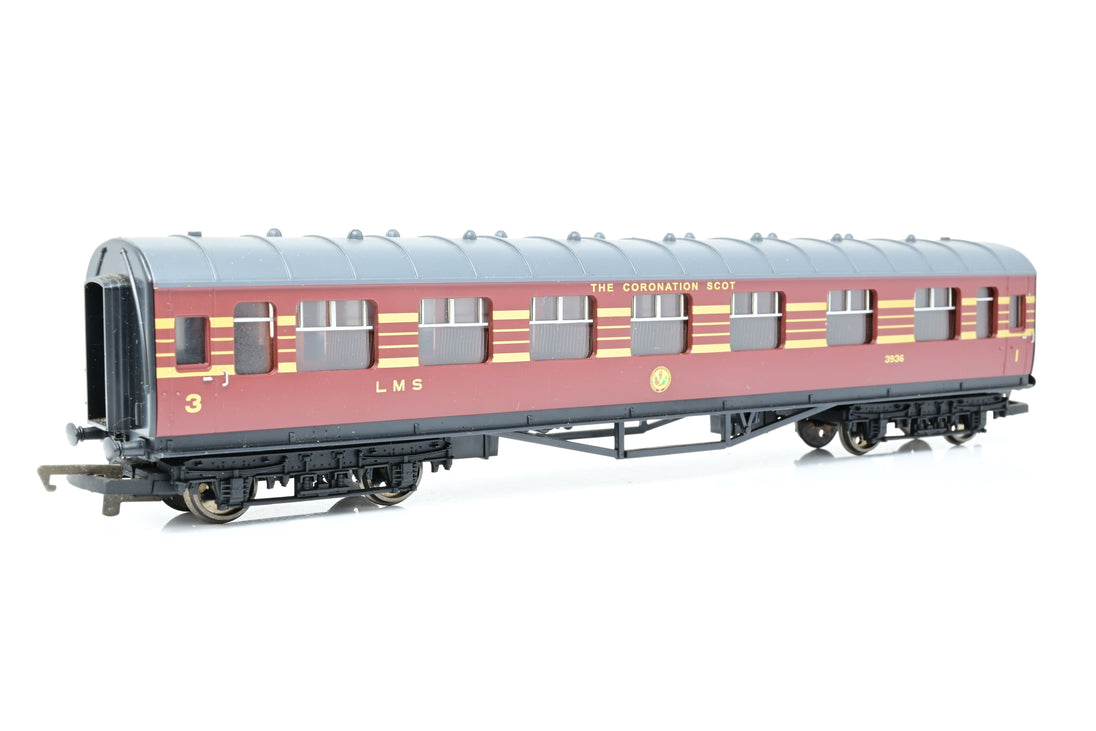 Hornby OO Gauge R4141 LMS Red & Gold Coronation Composite Coach No.392