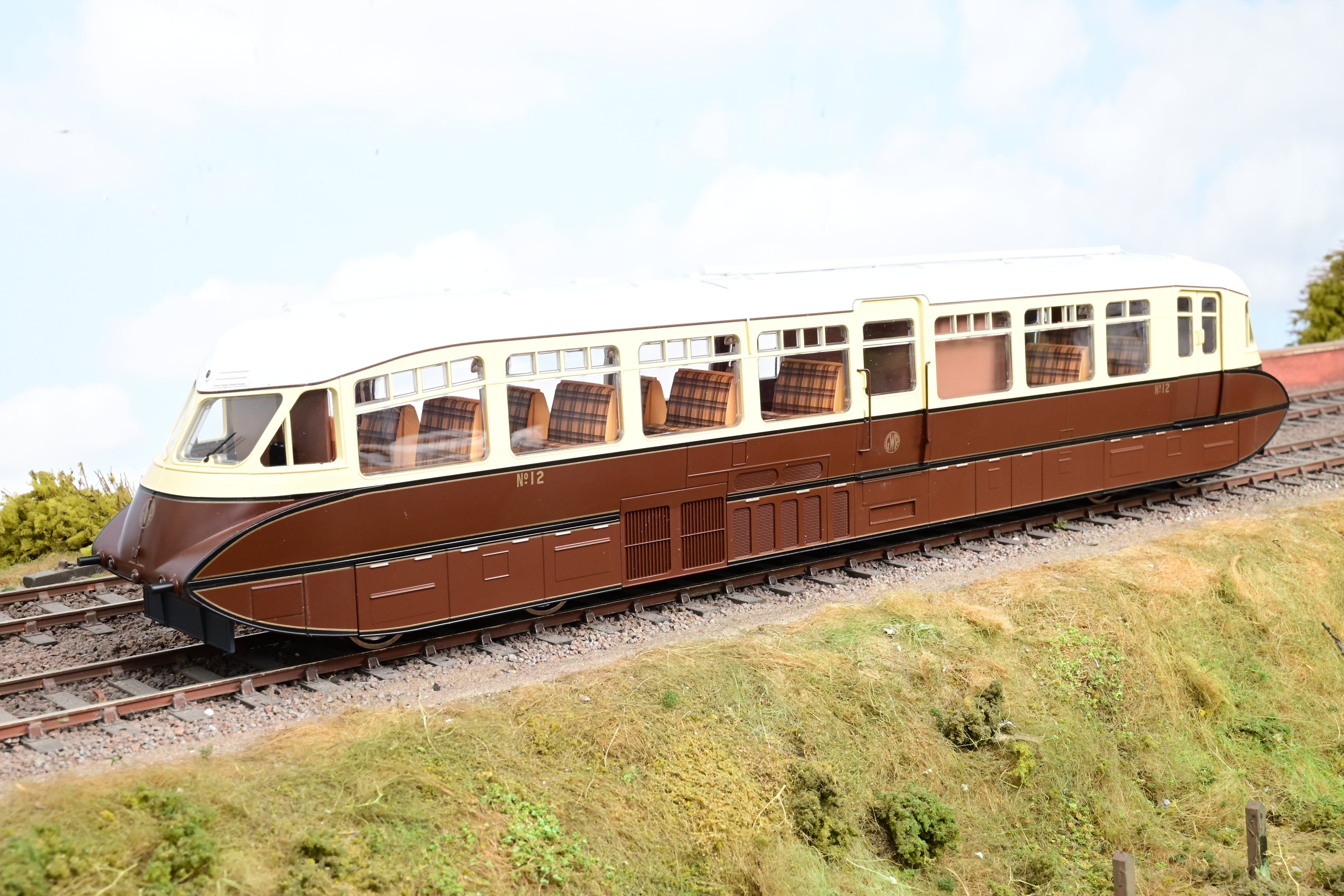 Dapol 7mm O Gauge 7D-011-001D GWR Streamlined Railcar No.12 - DCC Fitt