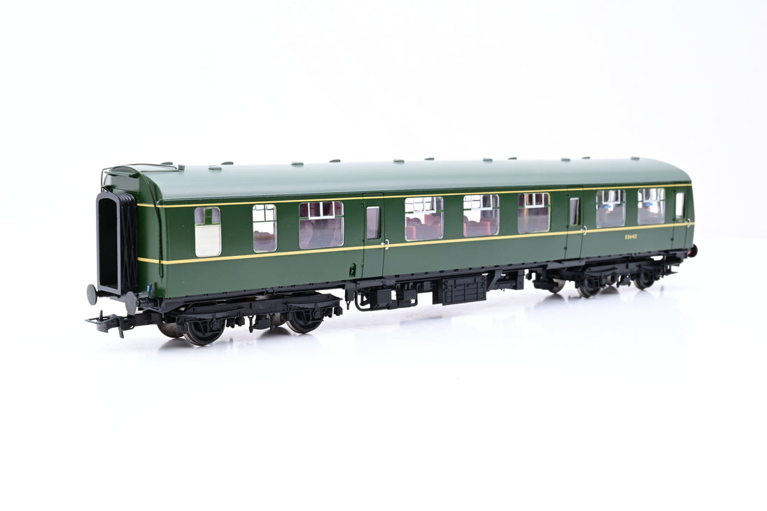 Bachmann OO Gauge 31-326 Class 105 Two Car DMU BR Green w/ Speed Whisk