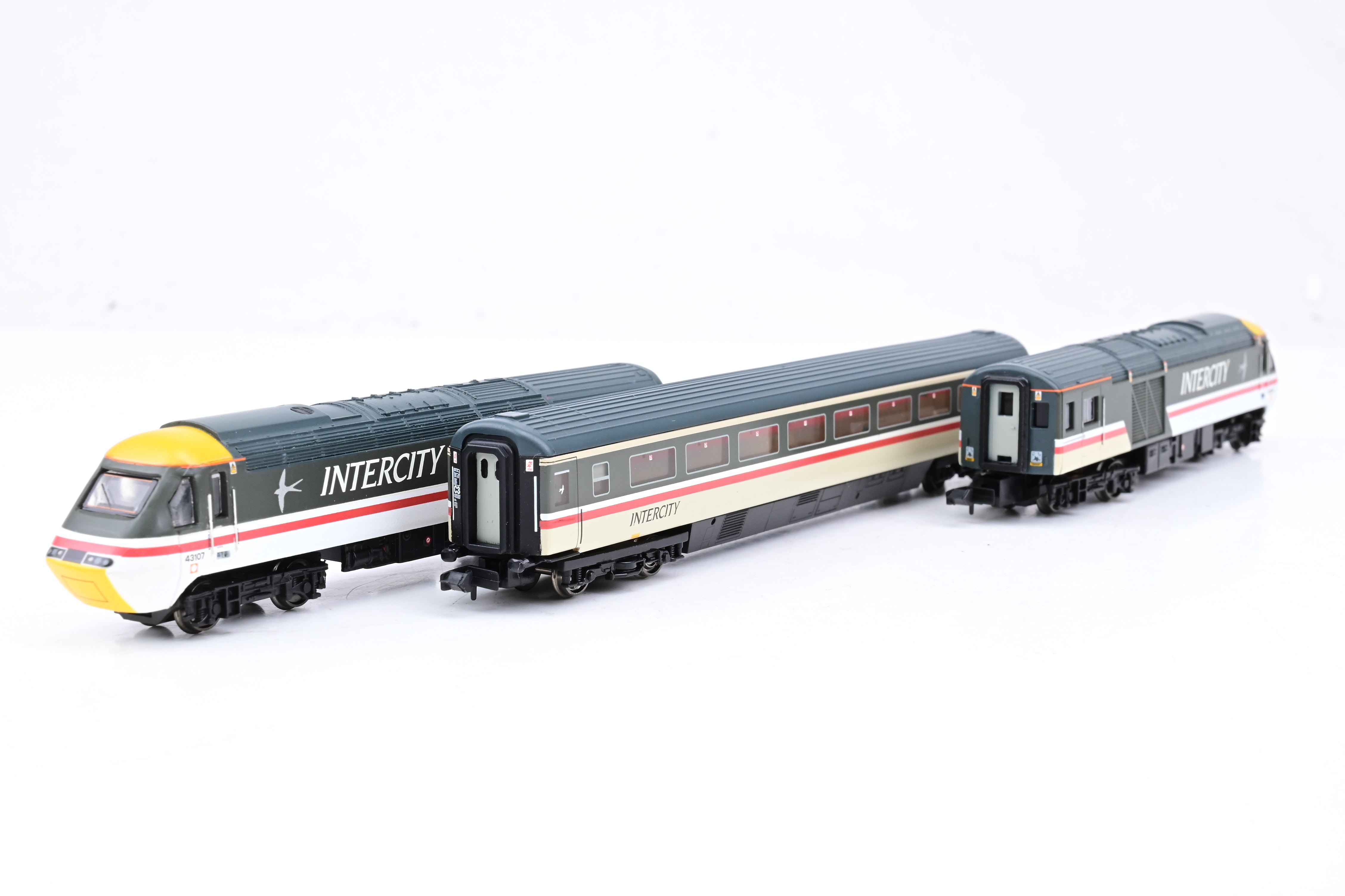 Graham Farish N Gauge 371-479 HST 125 Set Intercity Swallow No.43098,