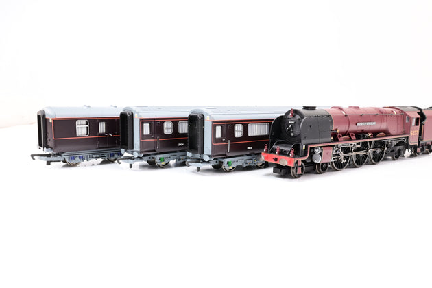 Hornby OO Gauge R2370 'The Royal Train' Train Pack - Boxed