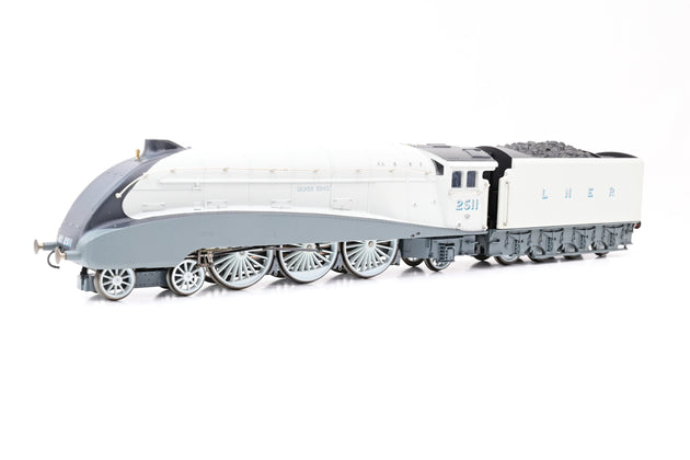 Hornby OO Gauge R2278M 'The Silver Jubilee' Train Pack - Boxed