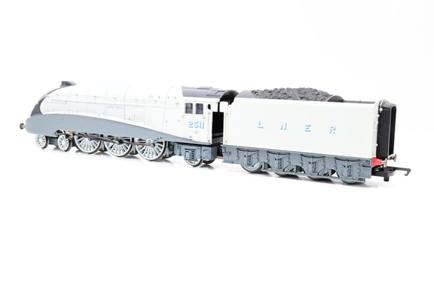 Hornby OO Gauge R2278M 'The Silver Jubilee' Train Pack - Boxed