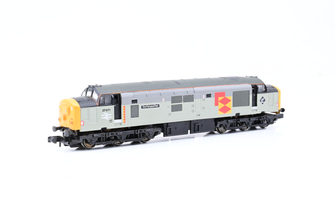 Graham Farish N Gauge 371-158 BR Railfreight Class 37 No.37671 'Tre Po