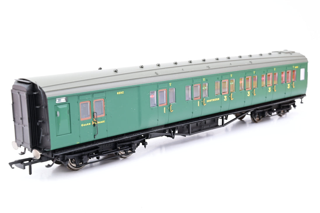 Hornby OO Gauge R4341A SR Maunsell Brake Composite Coach No.6592 - Box