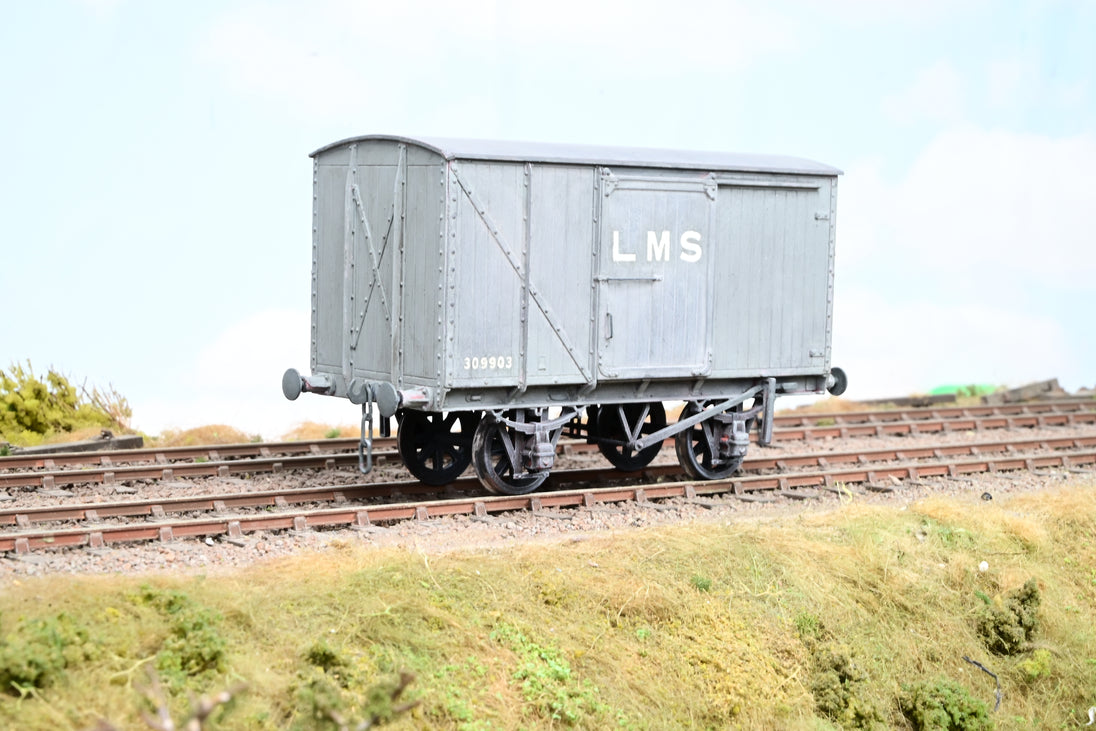 Parkside Dundas O Gauge 7mm PS07 LMS 12T Goods Van LMS Grey No.309903
