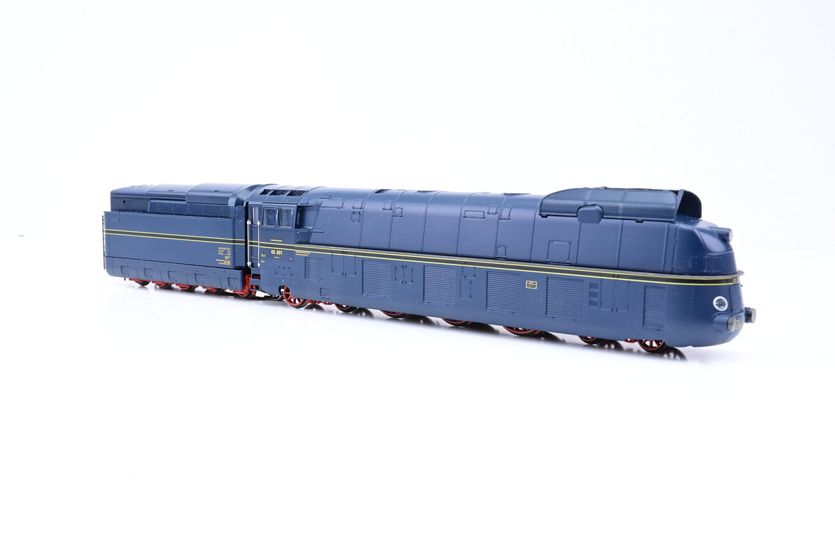 Streamlined Express Engine Marklin HO Gauge 39058 BR 05 Streamline Express Steam Locomotive No.05