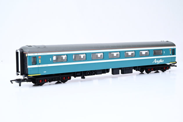 Hornby OO Gauge R4137C Anglia Railways Mk2 1st Coach No.3290
