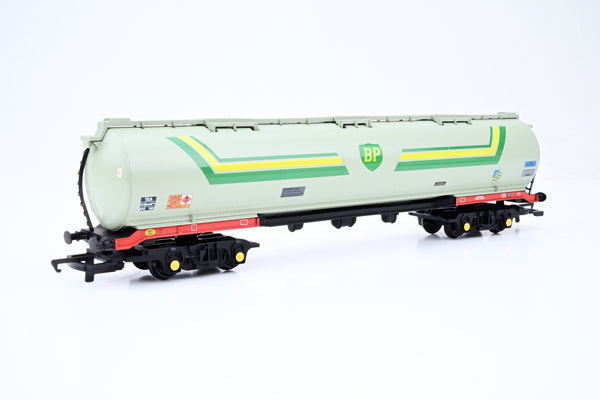 Hornby OO Gauge R6246 100 Ton Tank Wagon 'BP' No.7461