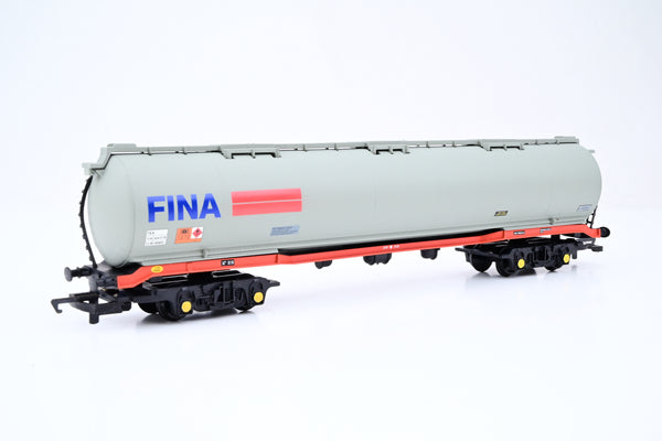 Hornby OO Gauge R6132 100 Ton Tank Wagon 'Fina" No.84800