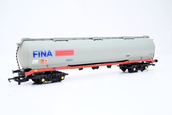 Hornby OO Gauge R6132 100 Ton Tank Wagon 'Fina" No.84800
