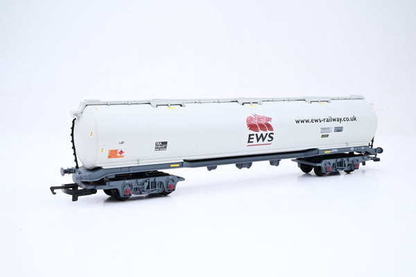 Hornby OO Gauge R6336 100 Ton Tank Wagon 'EWS' No.EWS870201