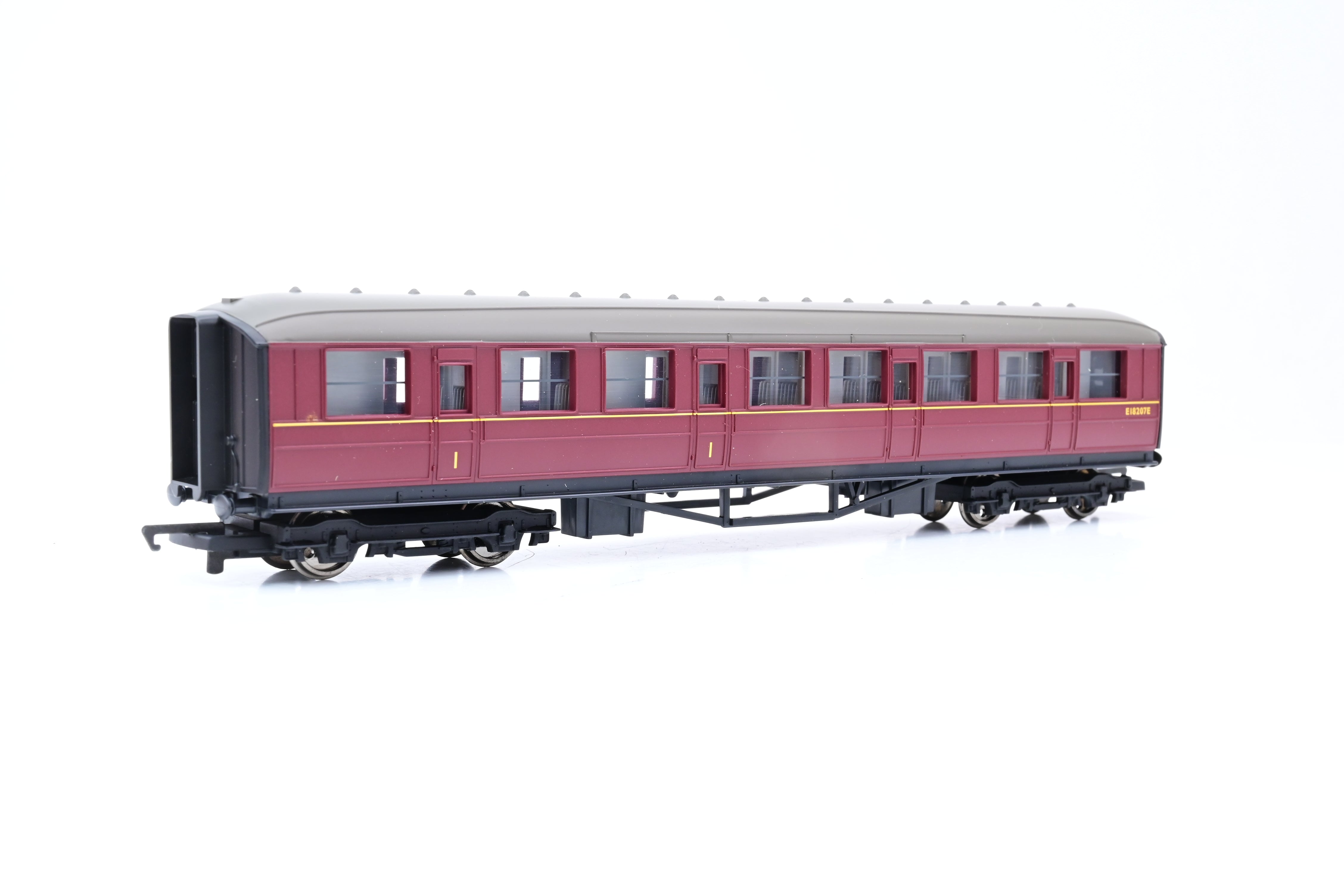 Hornby OO Gauge R4055B BR Composite Coach (Ex LNER) No.E18207E