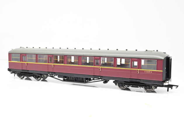 Hornby OO Gauge R4262A BR 61ft 6in Corridor 3rd Class Coach No.E12699E