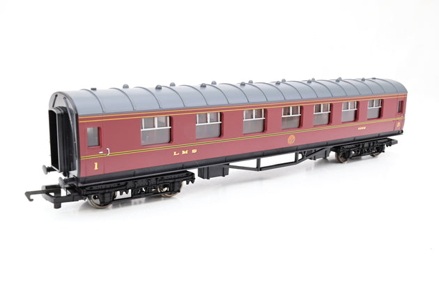 Hornby OO Gauge R4130A LMS Composite Coach No.4000