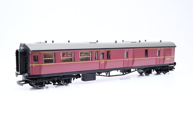 Hornby OO Gauge R4289 BR Centenary Composite Coach No.W6661W