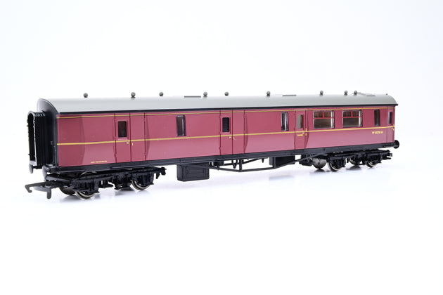 Hornby OO Gauge R4289 BR Centenary Composite Coach No.W6661W