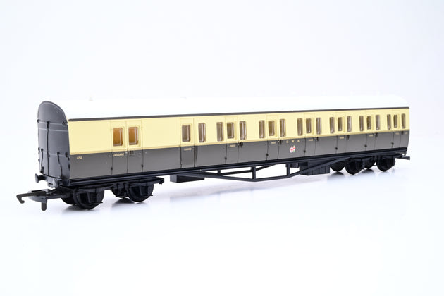 Hornby OO Gauge R4030C GWR Suburban B Coach No.6762