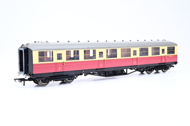 Hornby OO Gauge R4179 BR 61ft 6in Corridor 1st Class Coach No.E11018E