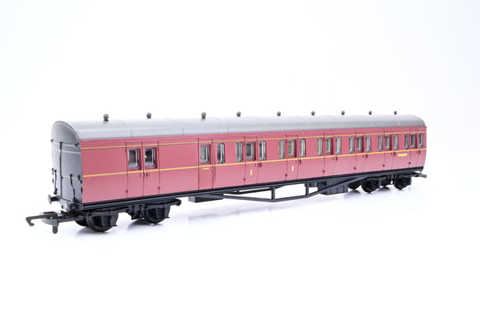 Hornby OO Gauge R4099B BR Suburban B Coach No.W6382W