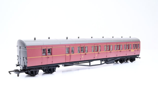Hornby OO Gauge R4099B BR Suburban B Coach No.W6382W